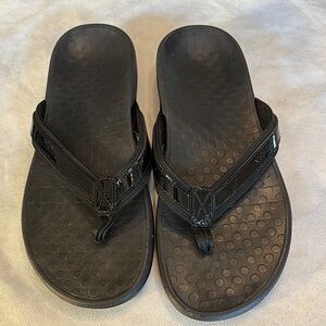 🌷Vionic Glossy Black Classic Flip Flops